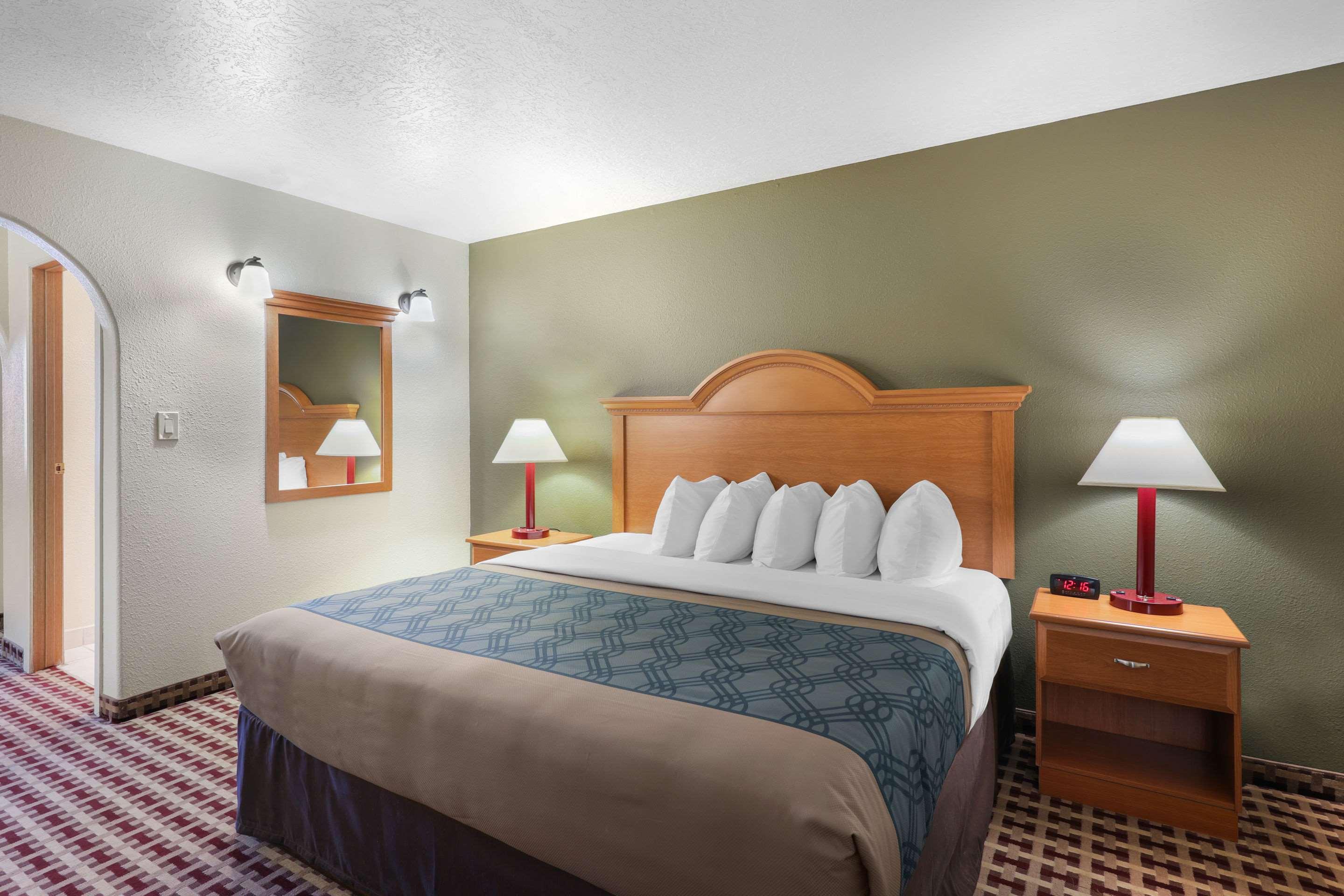Senior, King Bed