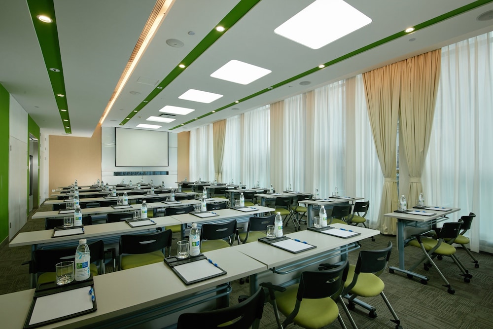 HOLIDAY INN EXPRESS LESHAN CITY SQUARE 36/43