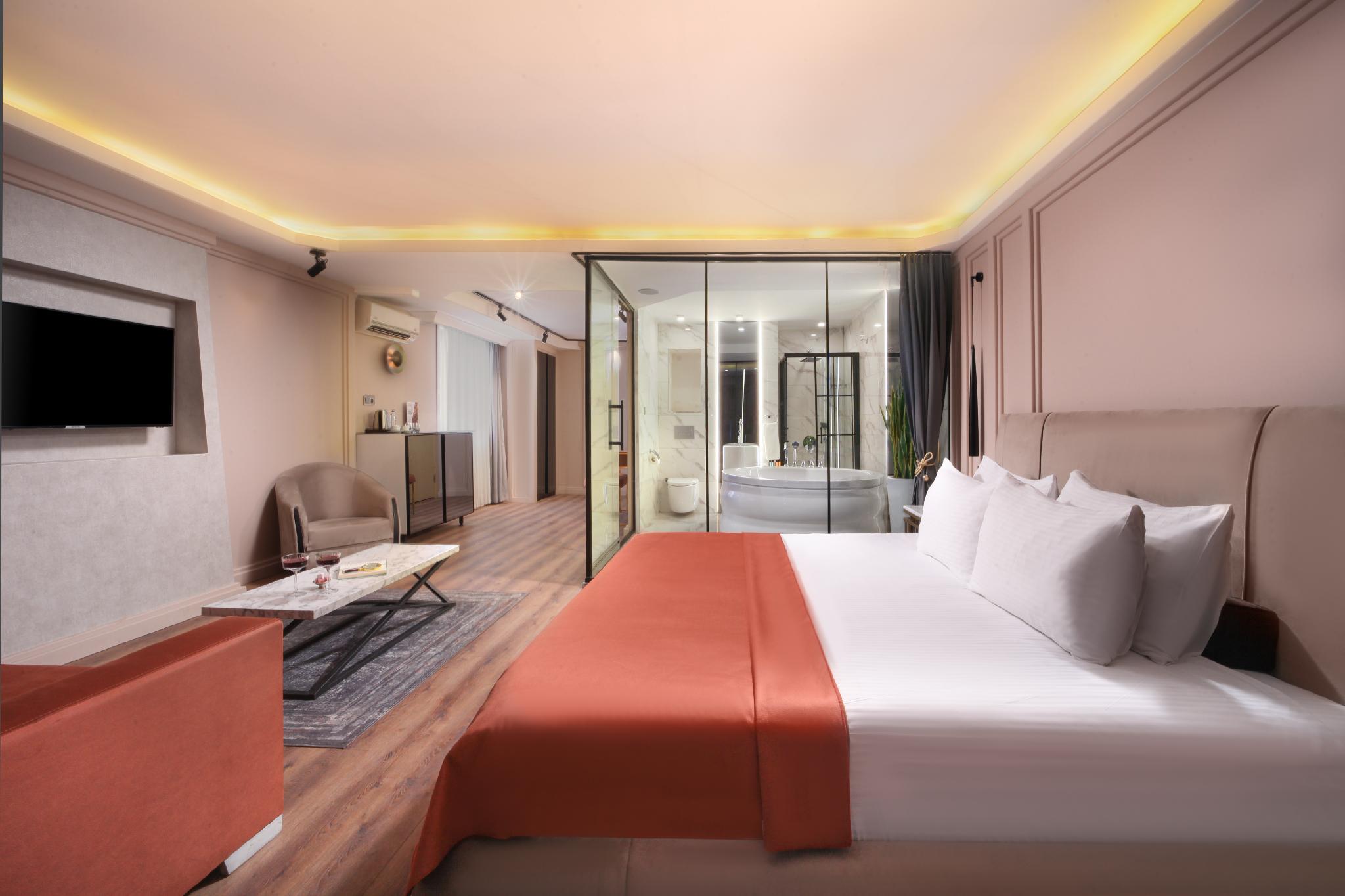 Suite, Double Bed, City View