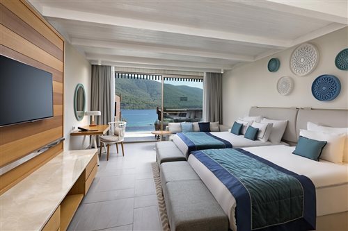 Swim Up, Superior, Double or Twin Bed