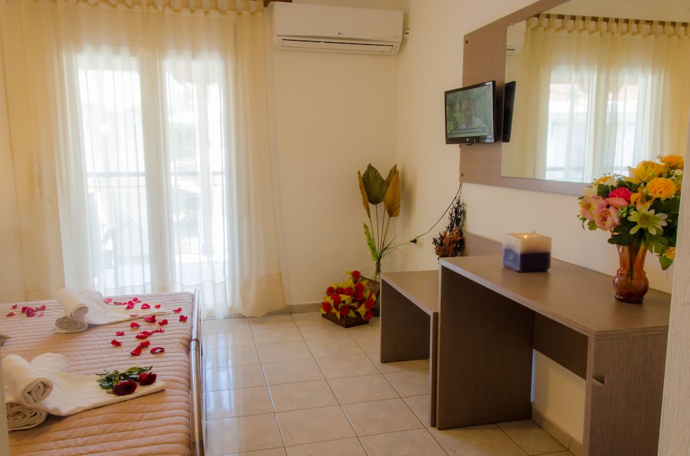 Polykratis Rooms 42/64