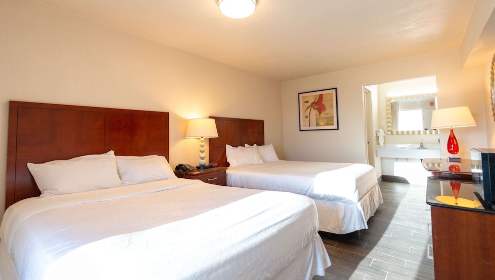 SUITE, 2 QUEEN BEDS, KITCHENETTE