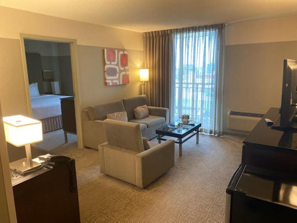 Crowne Plaza Chicago West Loop 38/55