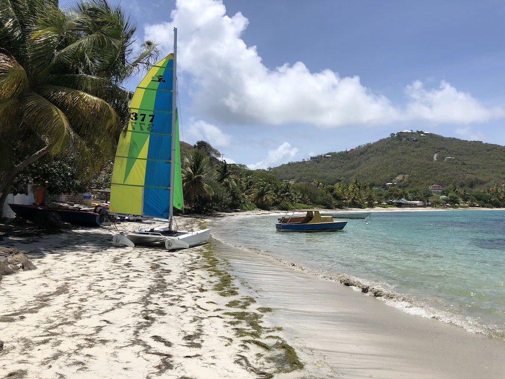 Bequia Beachfront Villa Hotel 3/83