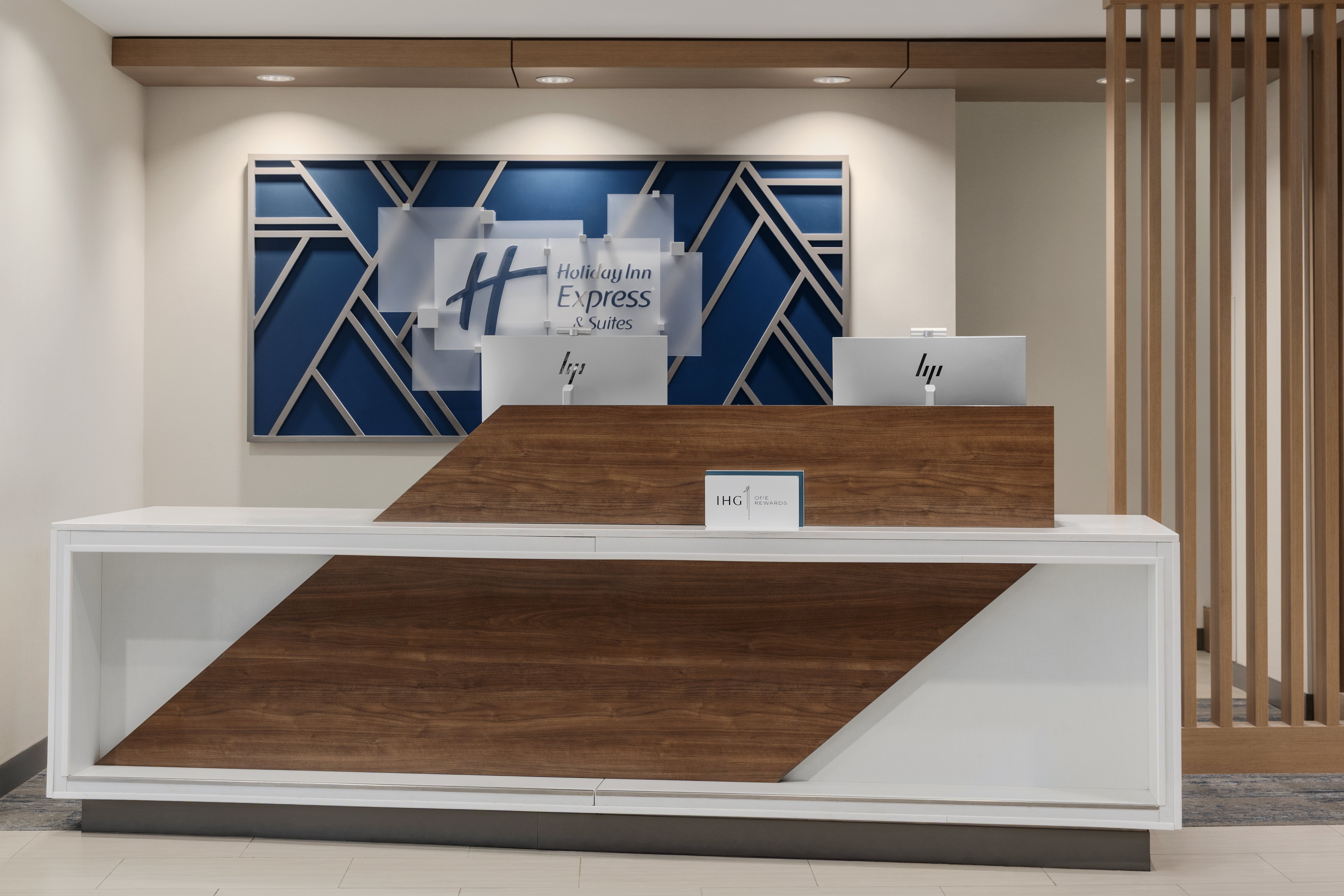 Holiday Inn Express Suites Vaughan 16/78