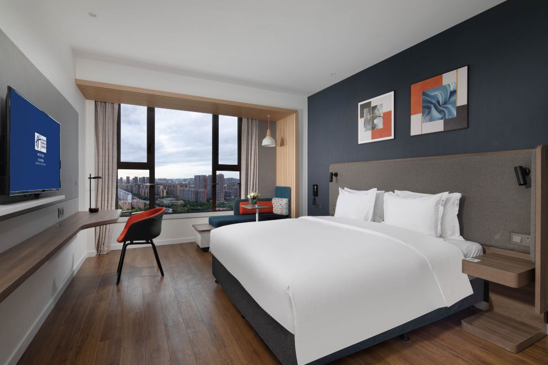 Room, King Bed, City View