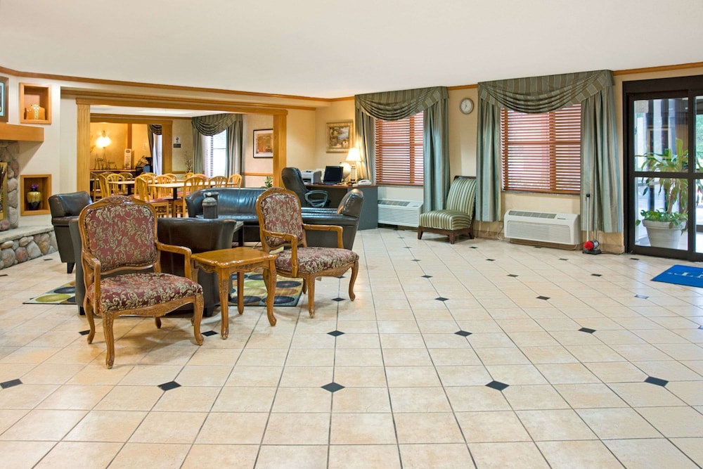 Comfort Inn I45 South Conroe, TX 30/35