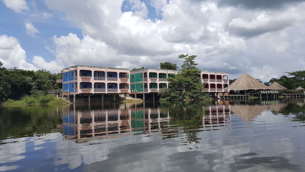 LAMANAI LANDINGS HOTEL AND MARINA 4/76