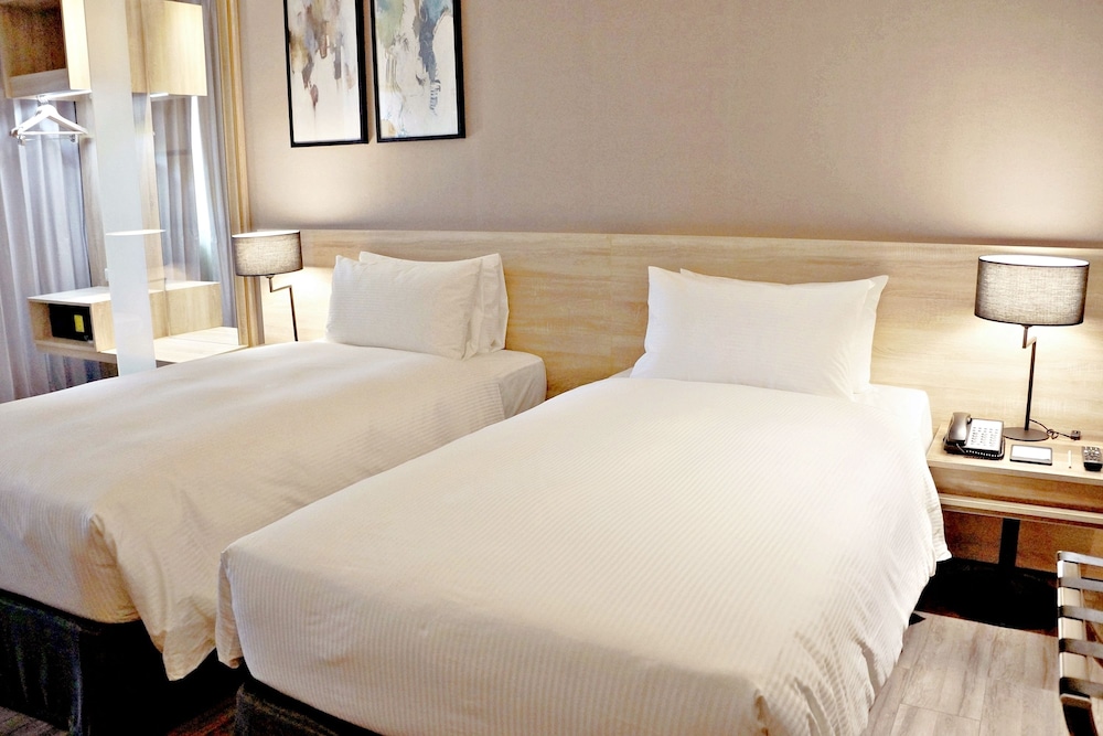 The HO Hotel 12/60