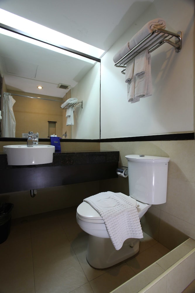 Fersal Hotel Kalayaan 62/63