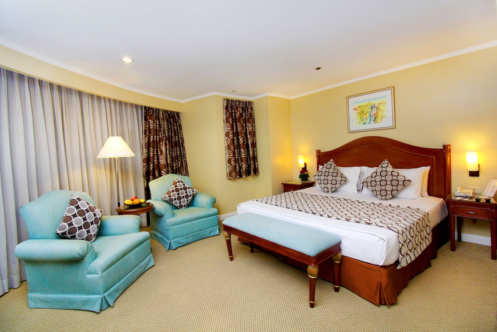 Room at OXFORD SUITES MAKATI, MAKATI