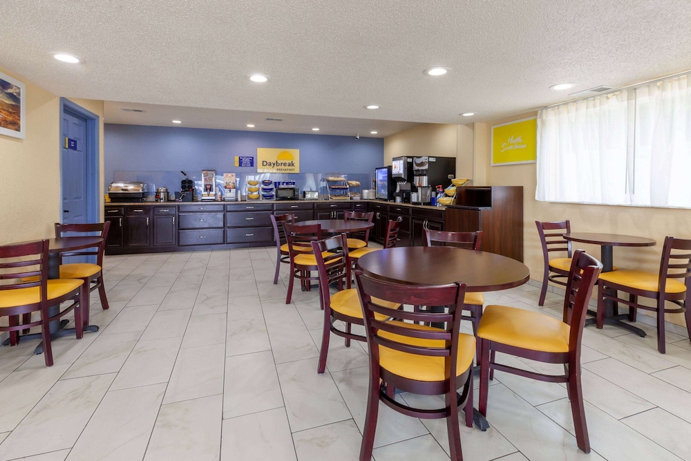 Travelodge by Wyndham Charles Town / Harpers Ferry 21/28