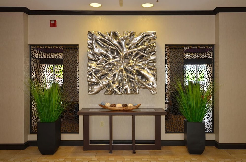 Holiday Inn Express Hotel And Suites Farmington 10/63