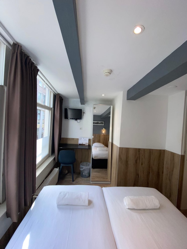 Hotel Old Quarter 8/72