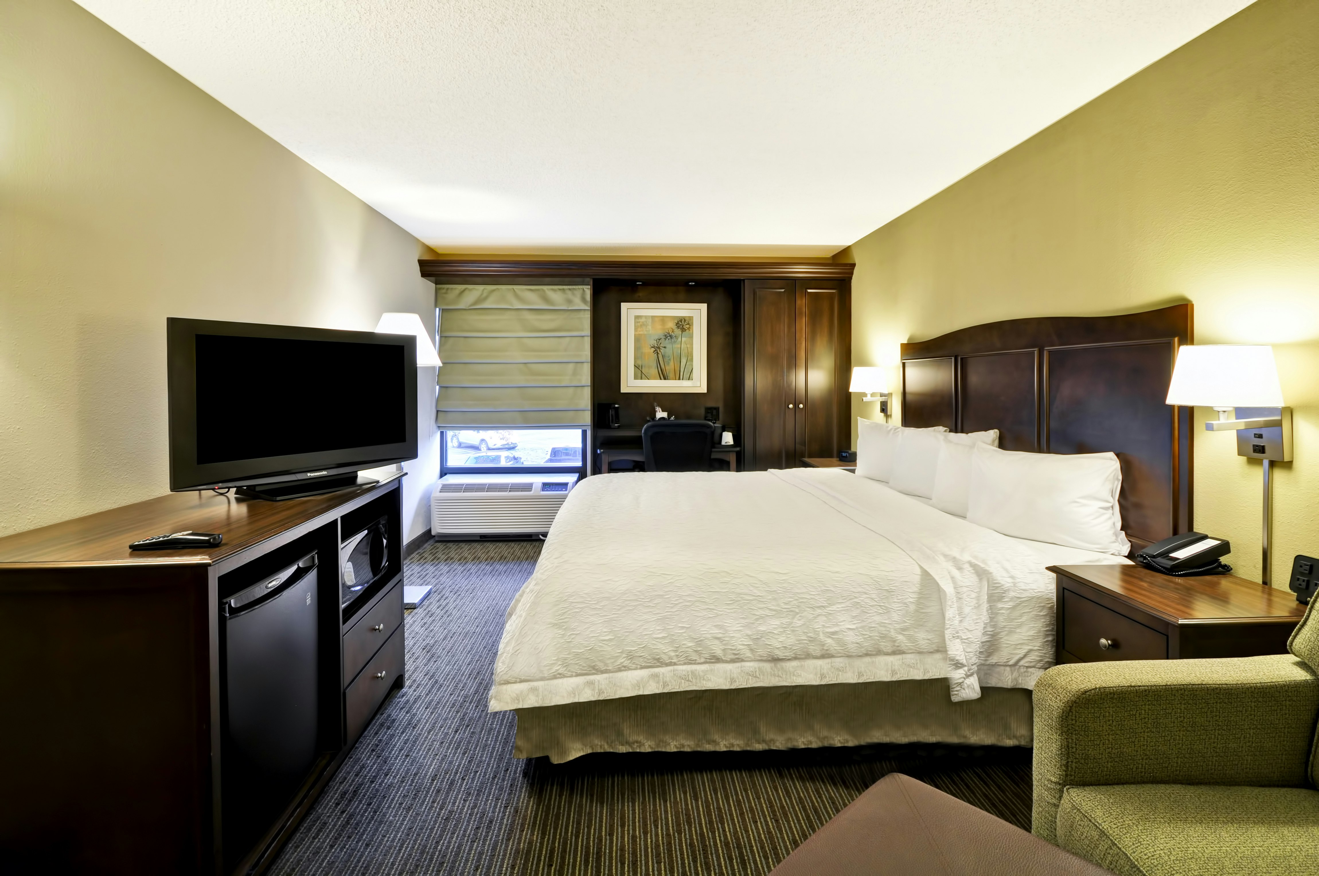 STUDY, KING BED