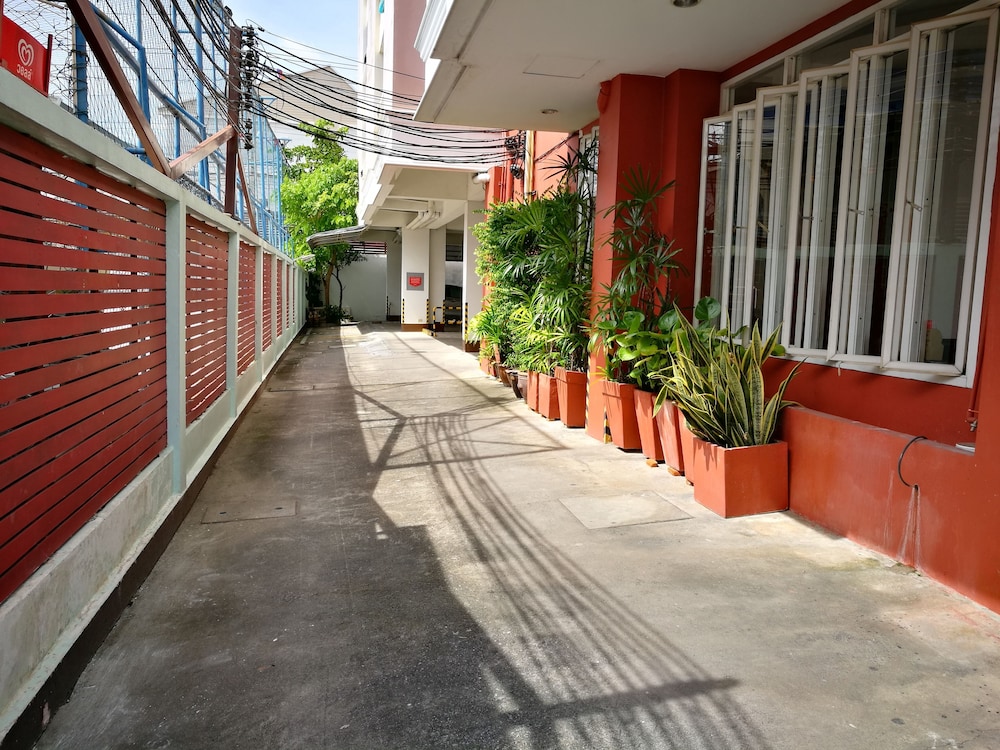 J Residence 44/46