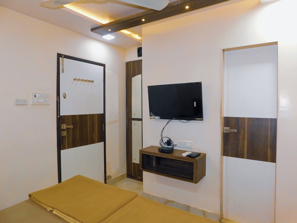 Hotel Nest Inn Malad 33/44