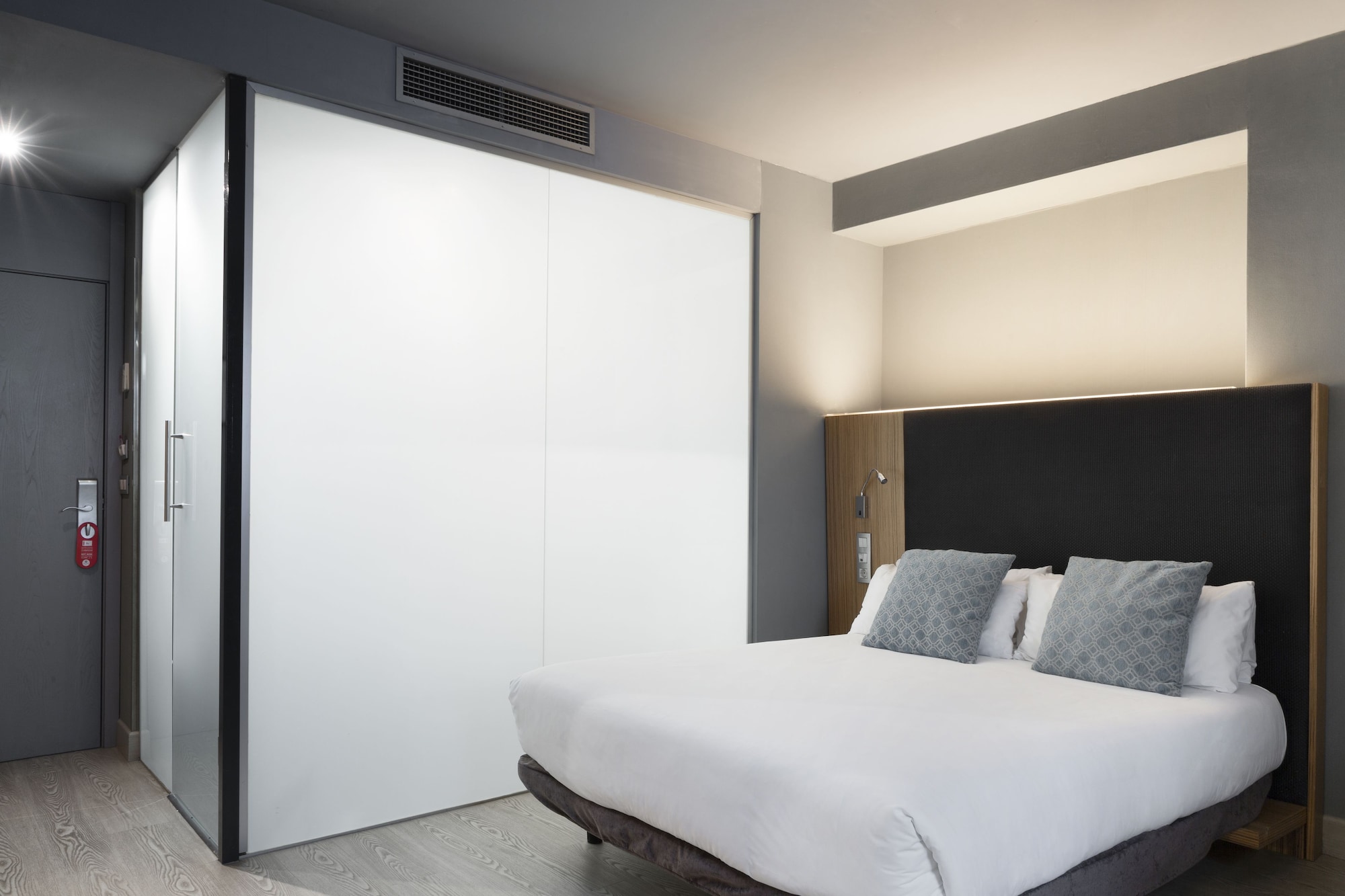 ROOM, QUADRUPLE