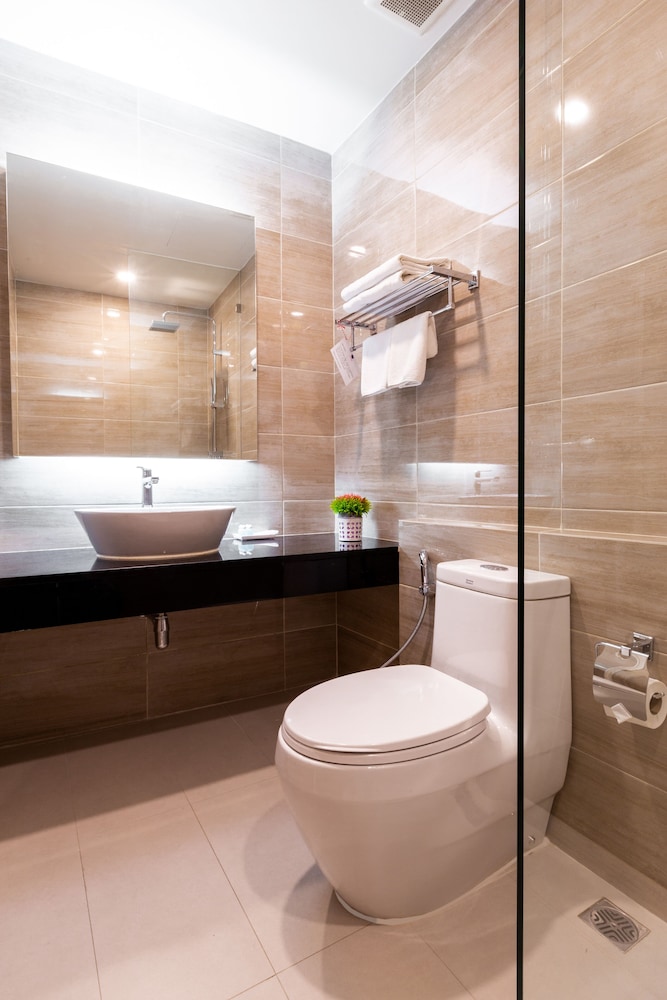 Leela Orchid Hotel 48/49