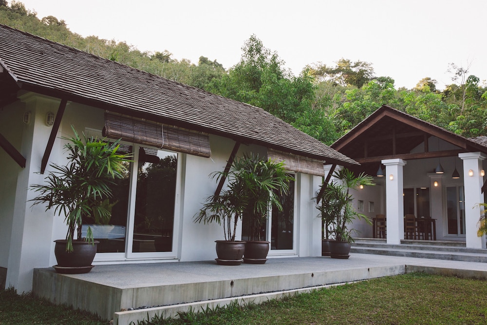 Koyao Bay Pavilions 4/72