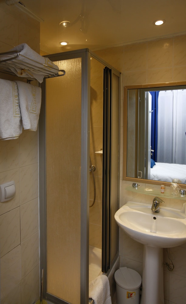 HOTEL SUNNY 42/45