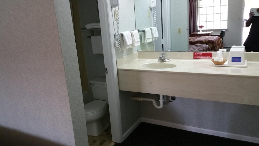 Express Inn Suites 6/52