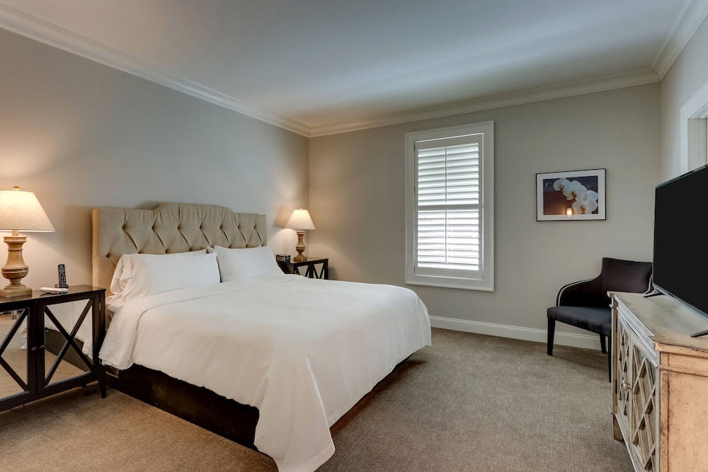 Classic, Suite, King Bed, Sofa