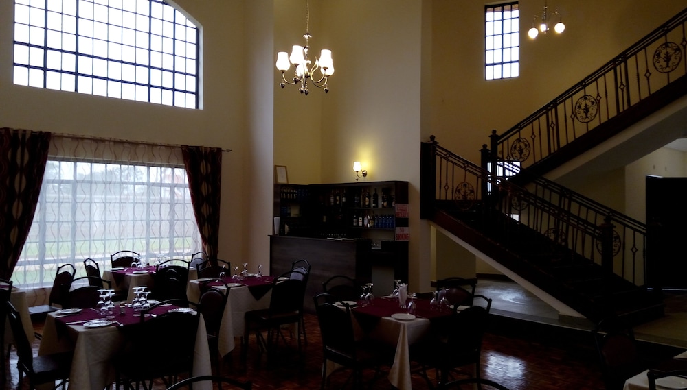 Karen Crescent Hotel 13/19