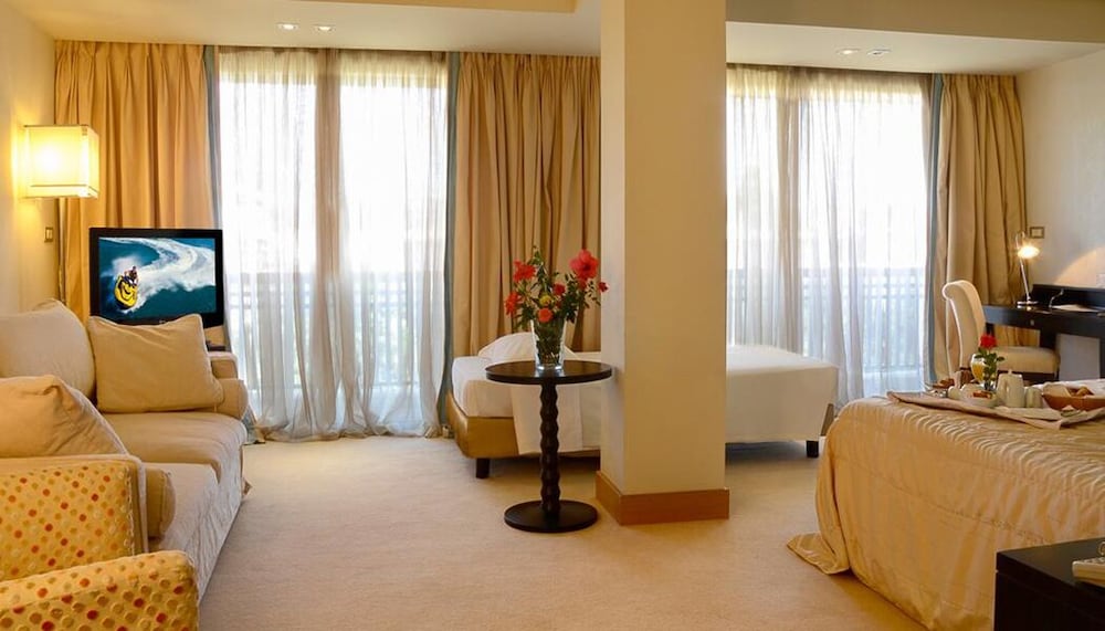 Plaza Resort Hotel 28/74