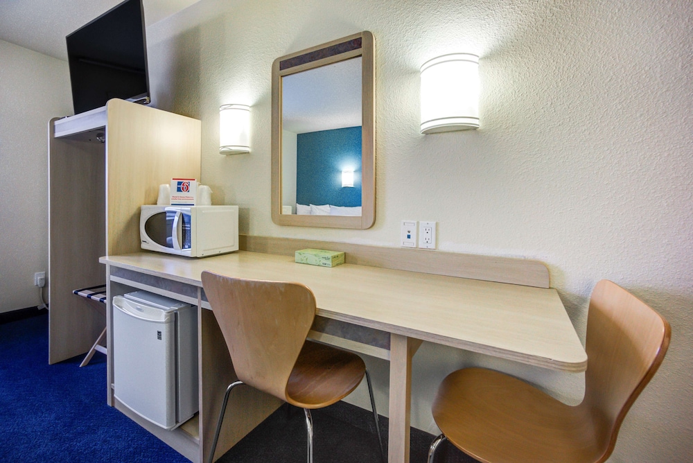 Days Inn by Wyndham Stony Plain 34/44