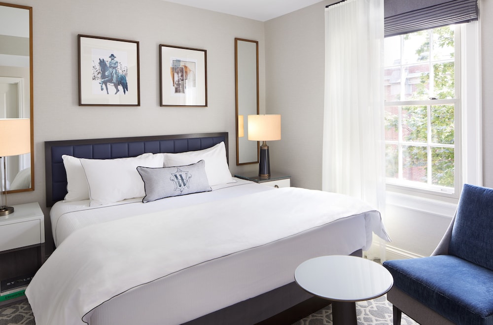 EXECUTIVE, KING BED