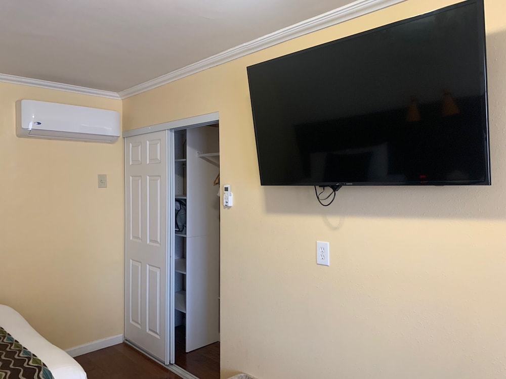 Oasis Inn & Suites 29/50
