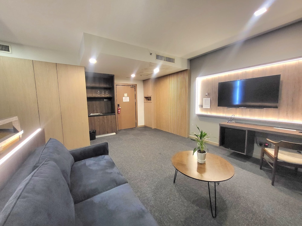 Roxy Hotel Apartment 41/58
