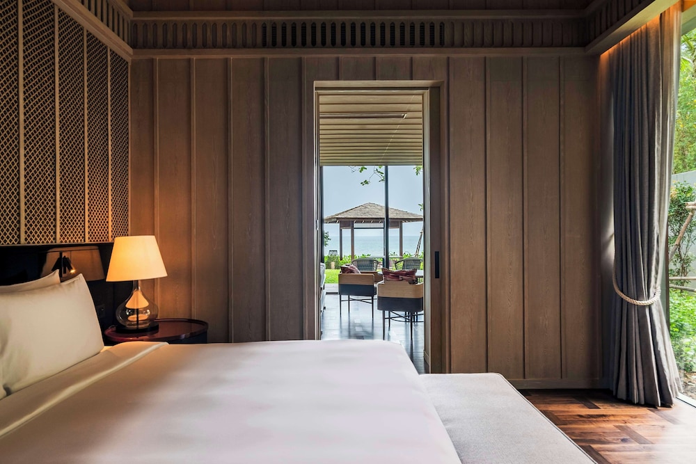 Suite, King Bed, Beach Front