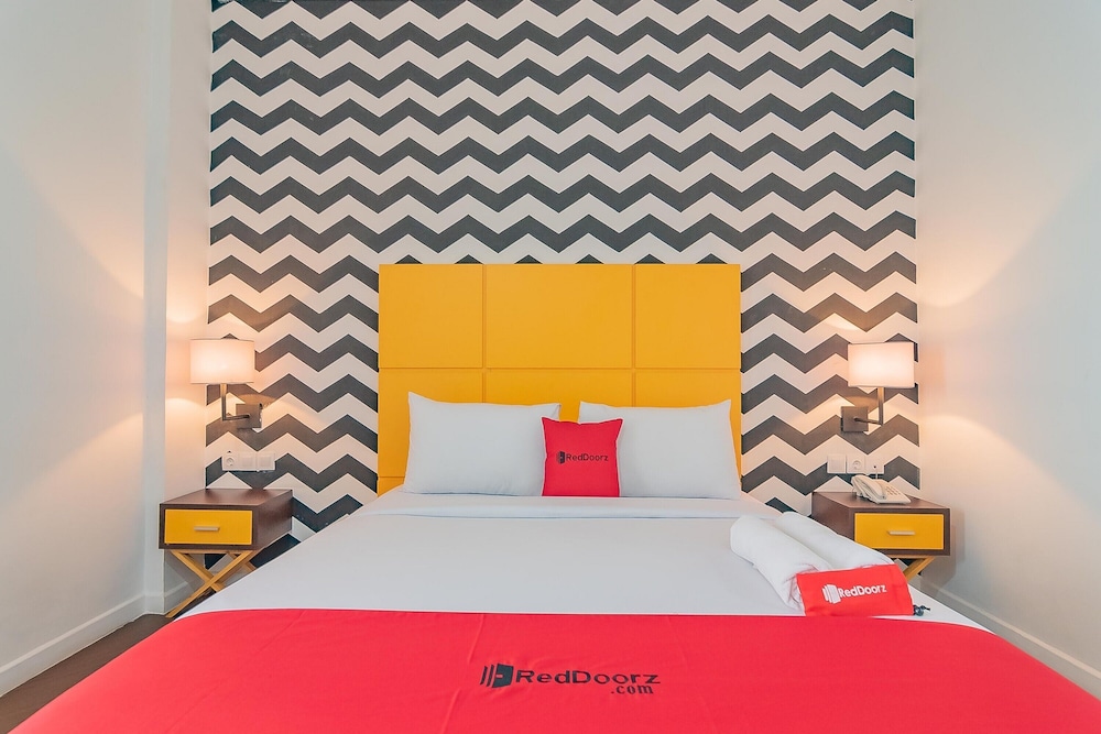 RedDoorz Premium @ Hotel Hebat 19/32