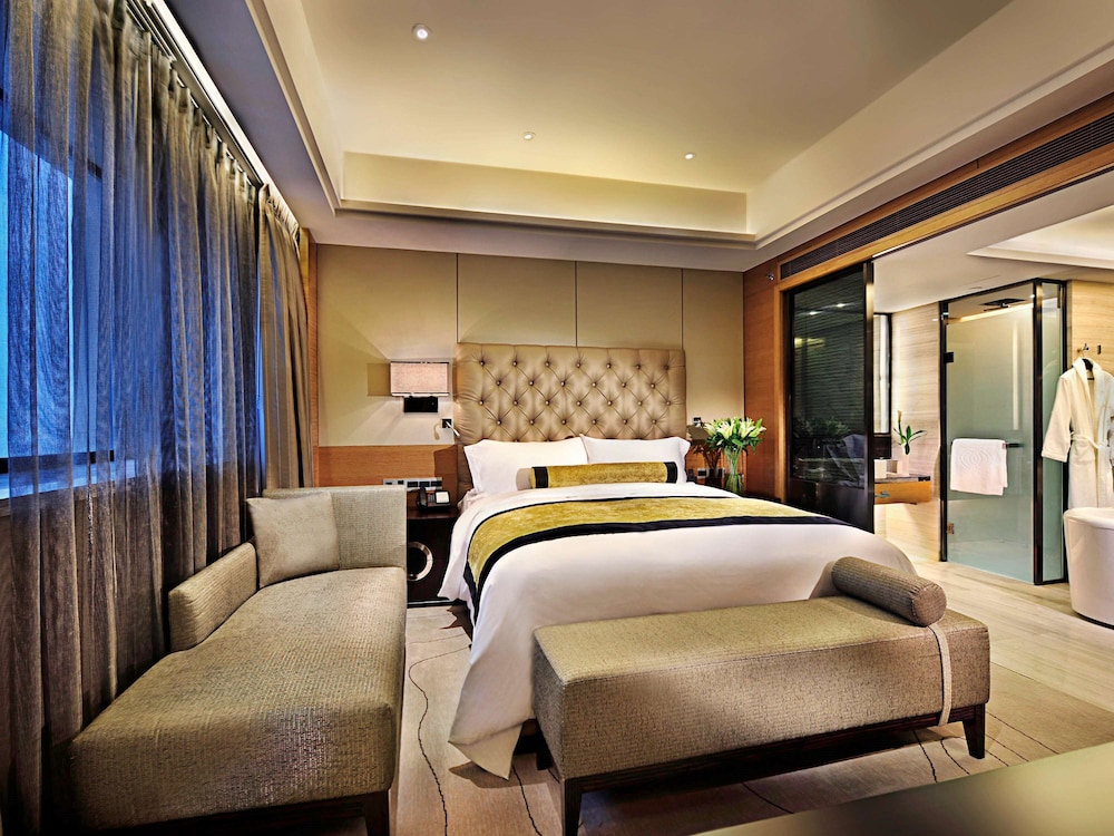 Enlux Hotel (Baotu Quanquan City Plaza) 29/59