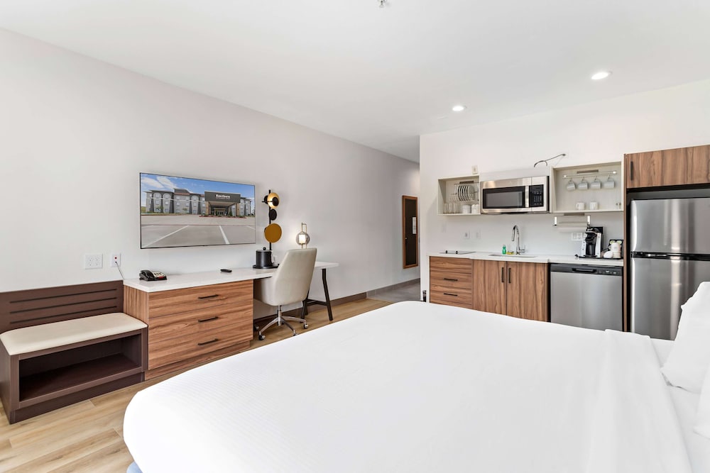 Efficiency, Suite, King Bed