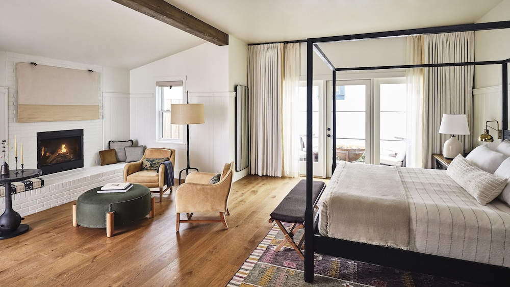 2 Bedrooms, Suite, 1 King and 2 Double Beds