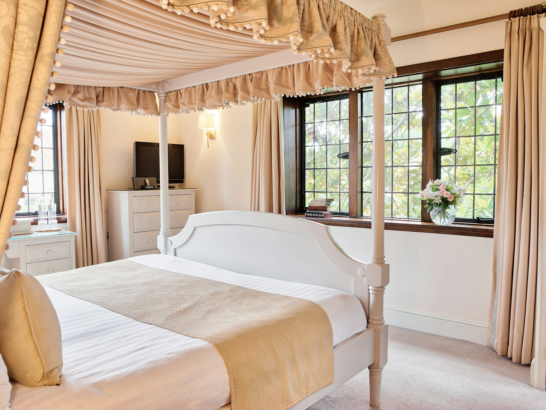Suite, House