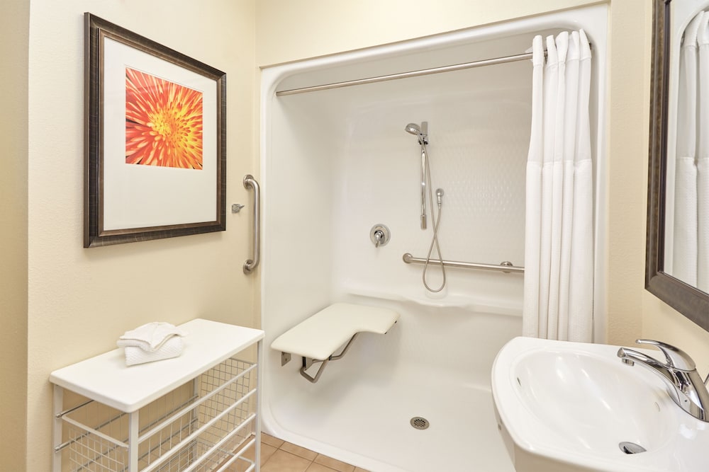 STAYBRIDGE SUITES LINCOLNSHIRE 11/59