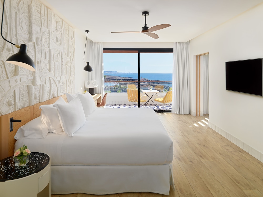 ROOF TOP, SUITE