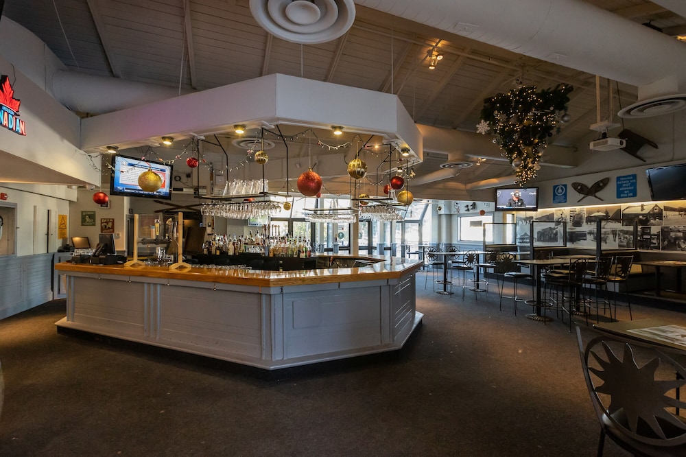 BLUE MOUNTAIN INN 37/50