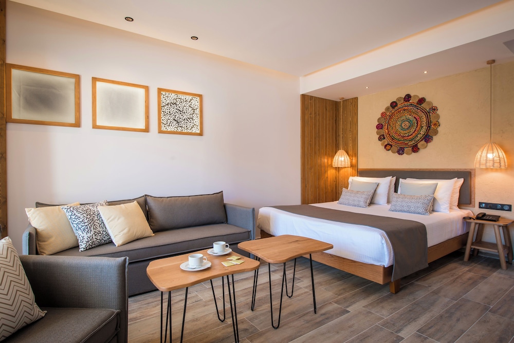 2 BEDROOMS, FAMILY SUITE, 2 BATHROOMS