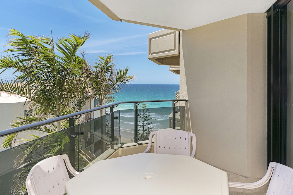 Clubb Coolum Beach Resort 62/65