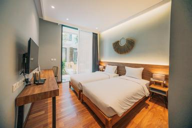ROOM, TWIN BEDS, POOL SIDE, SMOKING