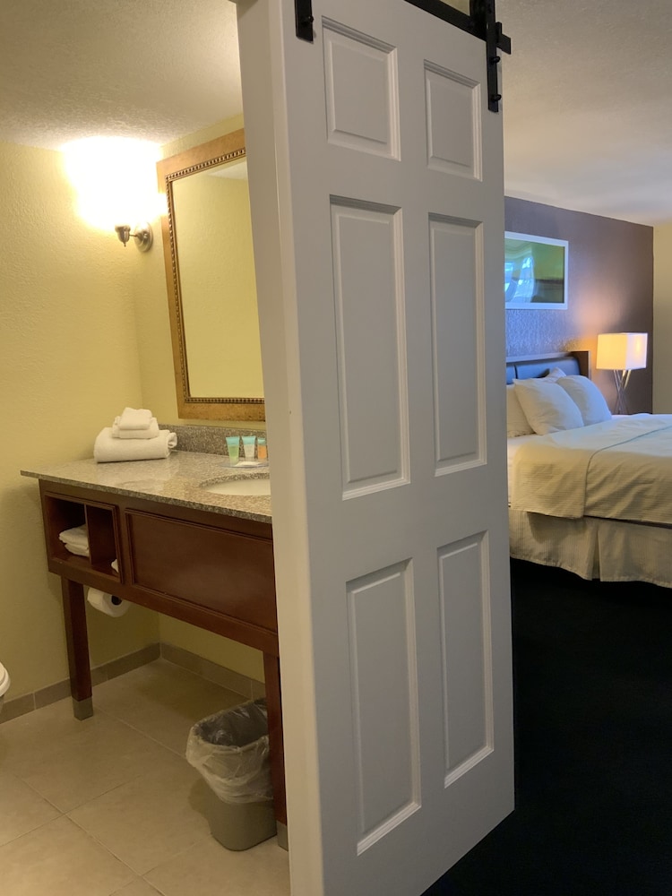 Lakeside Inn 25/73
