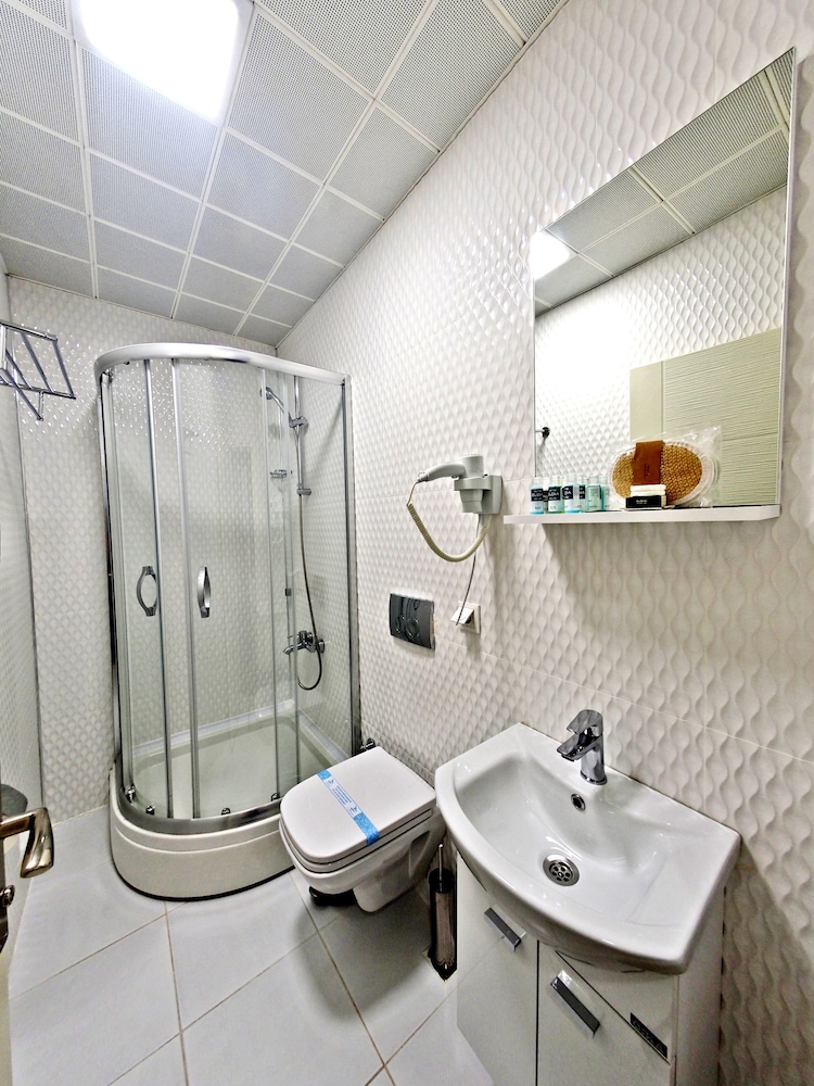 Nusret Bey Hotel 28/32
