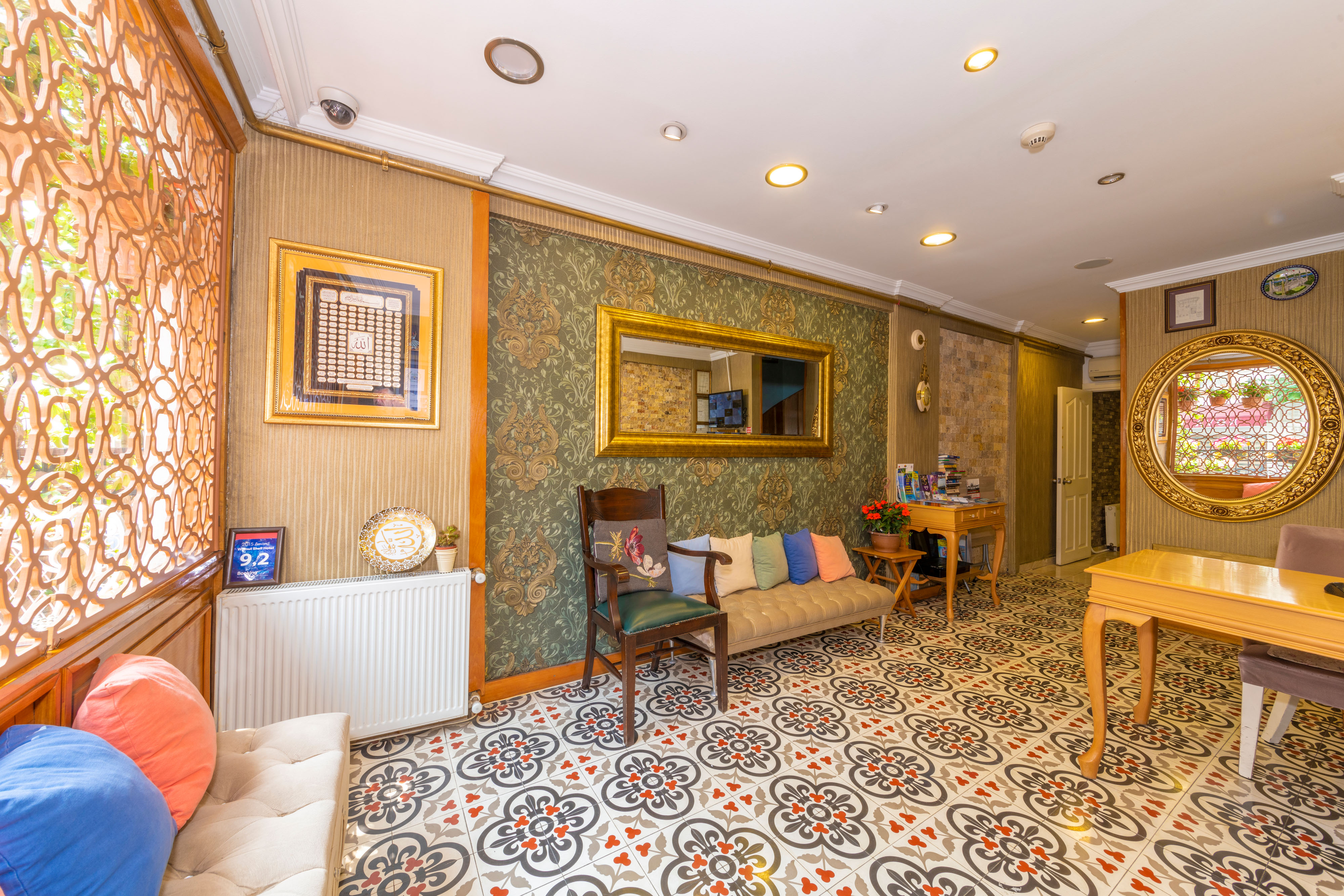 Walnut Shell Hotel 8/52