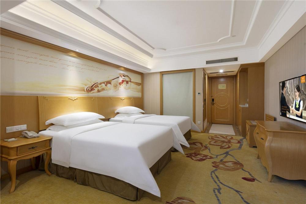 Vienna International Hotel (Zhengzhou Zhongyuan Futa) 17/34