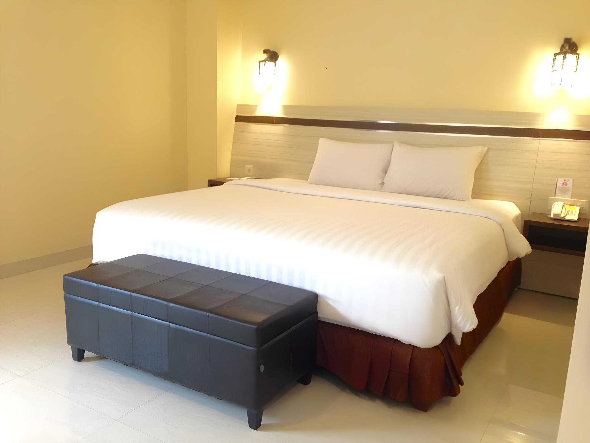 Deluxe, King and Twin Beds